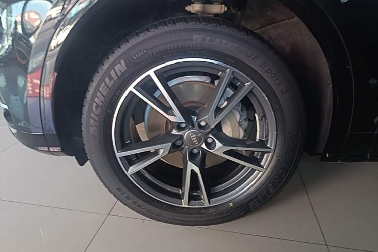 Used Audi Q5L 2020 Updated 40 TFSI Prestige Fashion Edition Left Front Wheel Hub