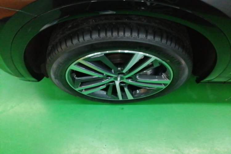 Used Audi Q5L 2020 Updated 40 TFSI Prestige Fashion Edition Left Front Wheel Hub