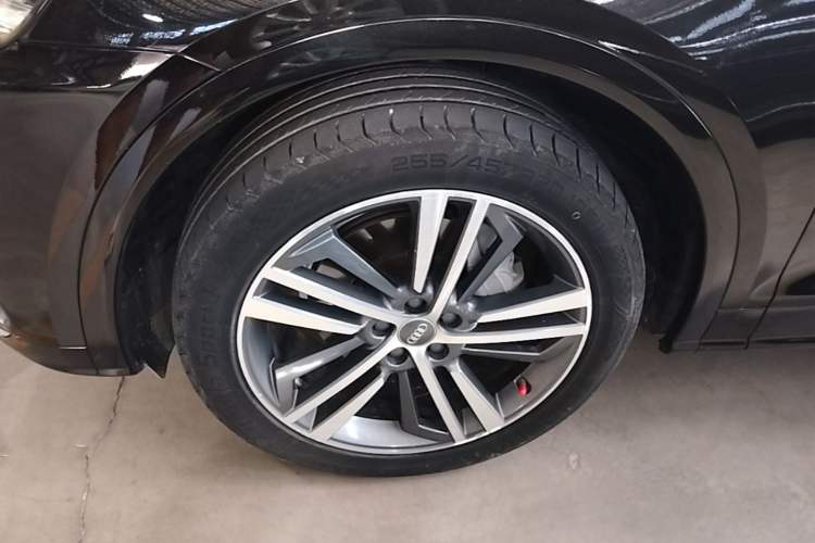Used Audi Q5L 2020 Updated 40 TFSI Prestige Fashion Edition Left Front Wheel Hub