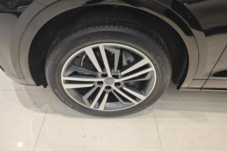 Used Audi Q5L 2020 Updated 40 TFSI Prestige Fashion Edition Left Front Wheel Hub