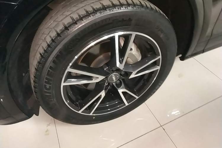 Used Audi Q5L 2020 Updated 40 TFSI Prestige Fashion Edition Left Front Wheel Hub