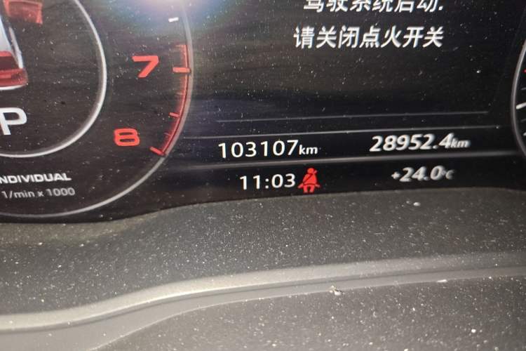 Used Audi Q5L 2020 45 TFSI Prestige Fashion Model Odometer Close Up