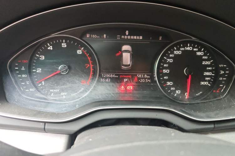 Used Audi Q5L 2020 40 TFSI Prestige Edition Odometer Close Up