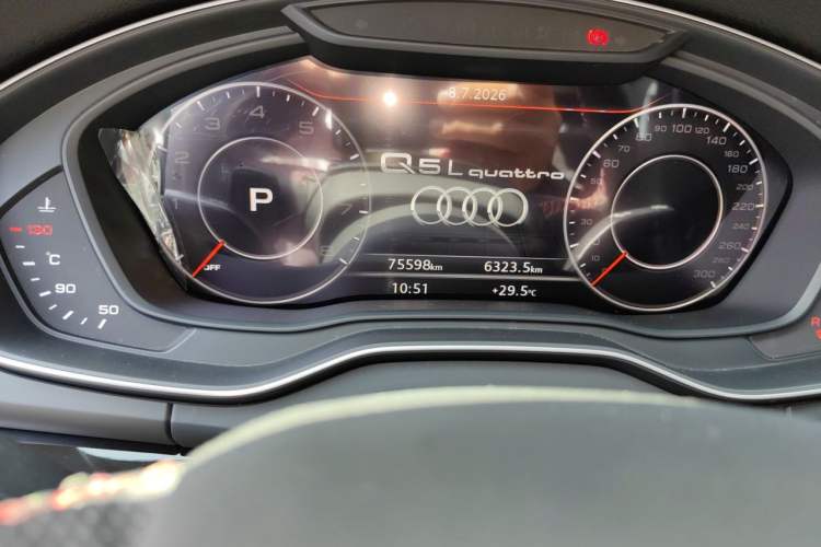 Used Audi Q5L 2020 45 TFSI Prestige Fashion Model Odometer Close Up