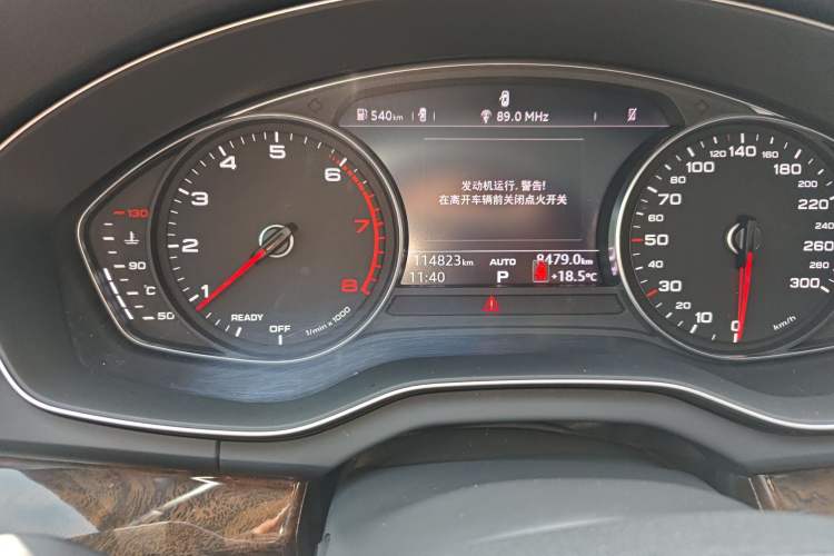 Used Audi Q5L 2020 40 TFSI Prestige Edition Odometer Close Up