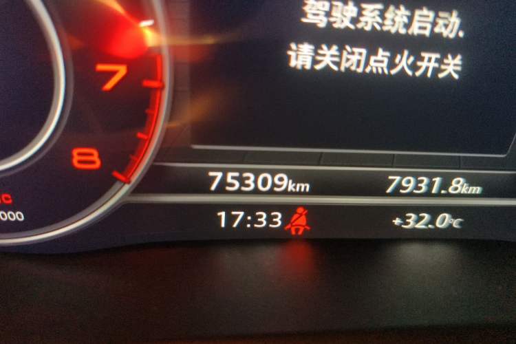 Used Audi Q5L 2020 45 TFSI Prestige Fashion Model Odometer Close Up