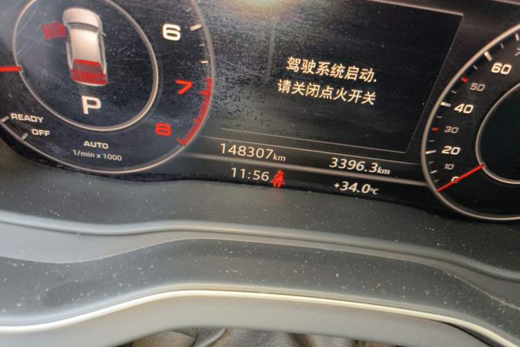 Used Audi Q5L 2020 45 TFSI Prestige Fashion Model Odometer Close Up