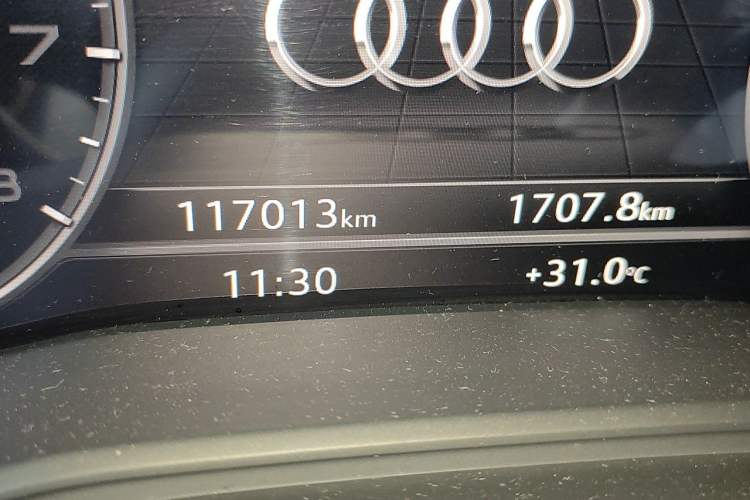 Used Audi Q5L 2020 Updated 40 TFSI Prestige Fashion Edition Odometer Close Up