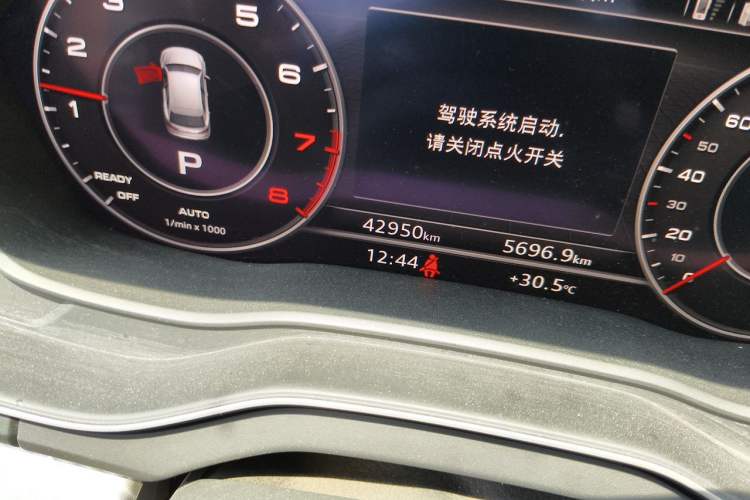 Used Audi Q5L 2020 45 TFSI Prestige Sport Edition Odometer Close Up