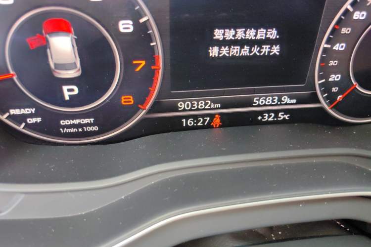 Used Audi Q5L 2020 45 TFSI Prestige Fashion Model Odometer Close Up