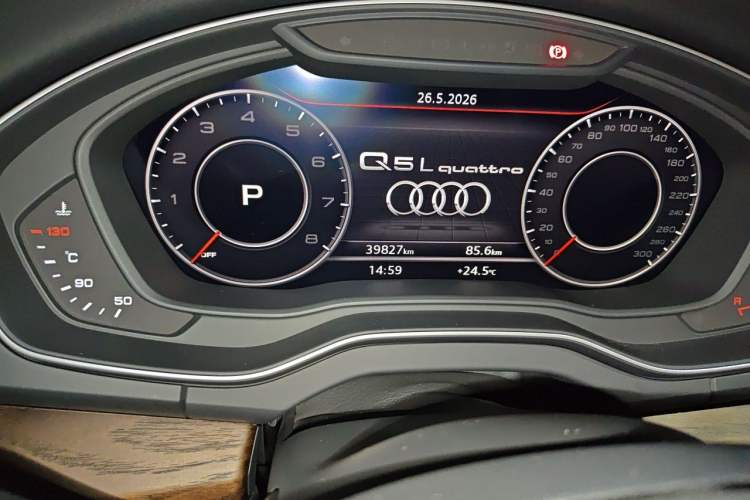 Used Audi Q5L 2020 45 TFSI Prestige Fashion Model Odometer Close Up