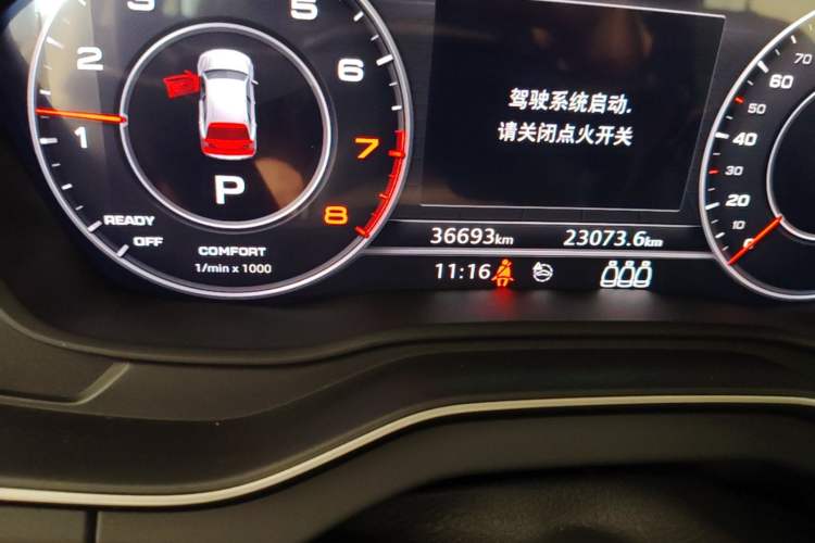 Used Audi Q5L 2020 45 TFSI Prestige Fashion Model Odometer Close Up