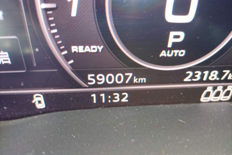 Used Audi Q5L 2020 40 TFSI Prestige Fashion Edition Odometer Close Up