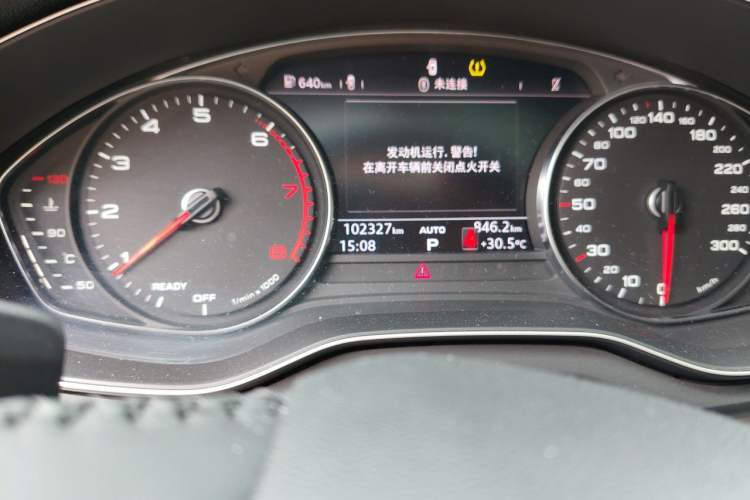 Used Audi Q5L 2020 40 TFSI Prestige Edition Odometer Close Up