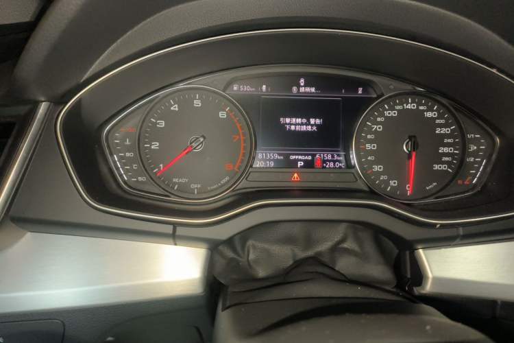 Used Audi Q5L 2020 40 TFSI Prestige Edition Odometer Close Up