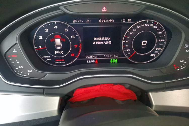 Used Audi Q5L 2020 45 TFSI Prestige Fashion Model Odometer Close Up