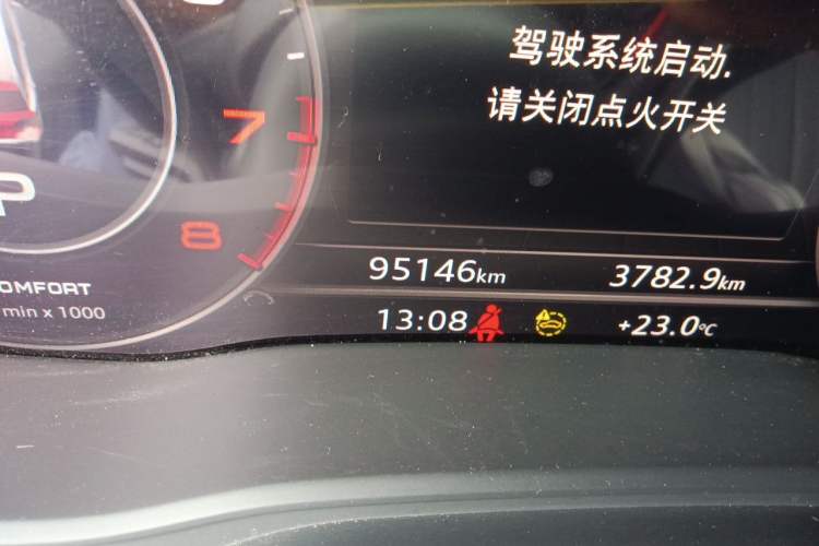 Used Audi Q5L 2020 40 TFSI Prestige Fashion Edition Odometer Close Up