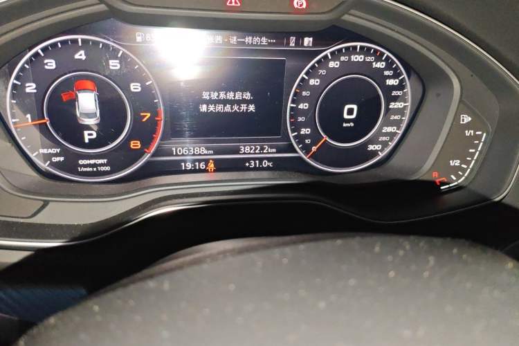 Used Audi Q5L 2020 45 TFSI Prestige Fashion Model Odometer Close Up
