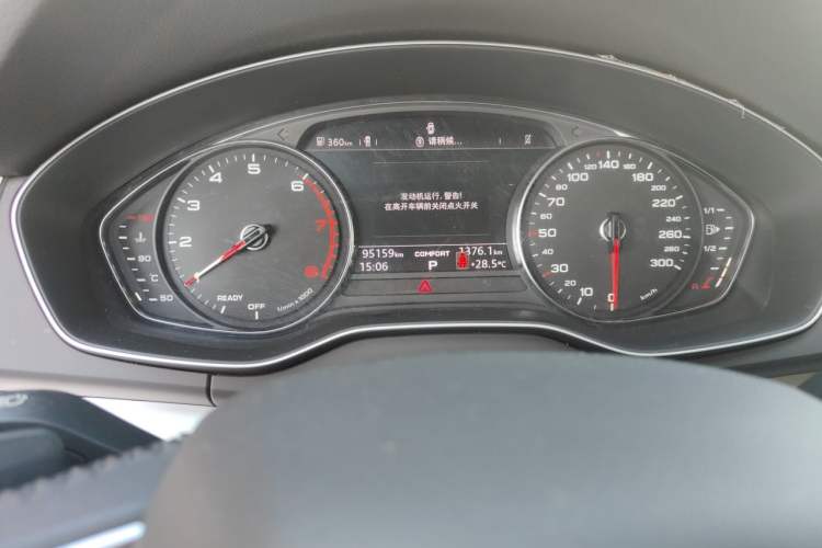 Used Audi Q5L 2020 Revised 40 TFSI Prestige Edition Odometer Close Up