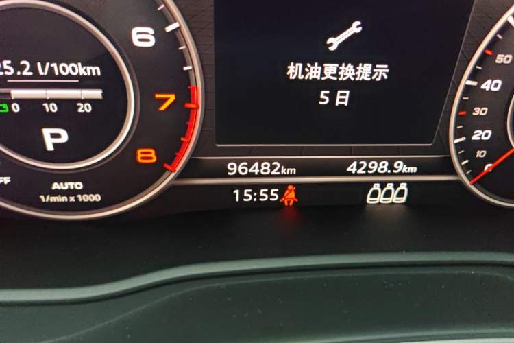 Used Audi Q5L 2020 45 TFSI Prestige Fashion Model Odometer Close Up