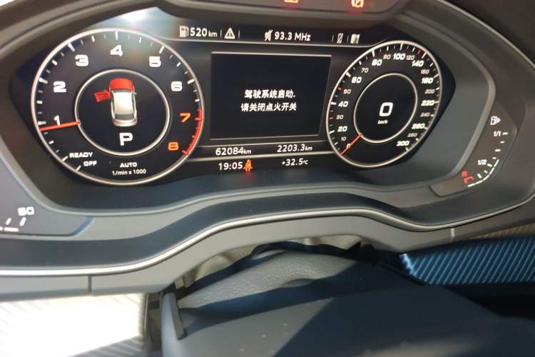 Used Audi Q5L 2020 45 TFSI Prestige Fashion Model Odometer Close Up