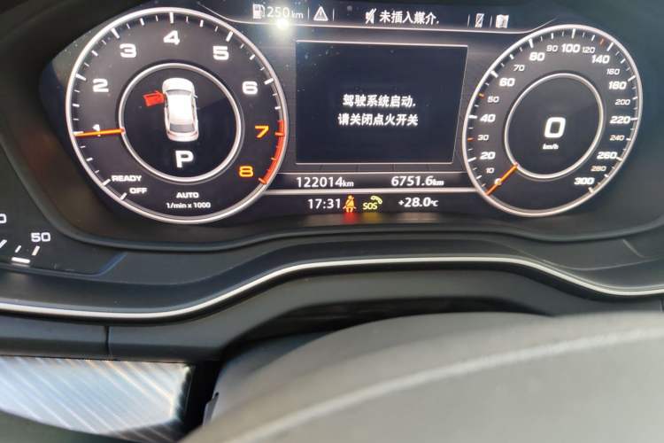 Used Audi Q5L 2020 Updated 40 TFSI Prestige Fashion Edition Odometer Close Up