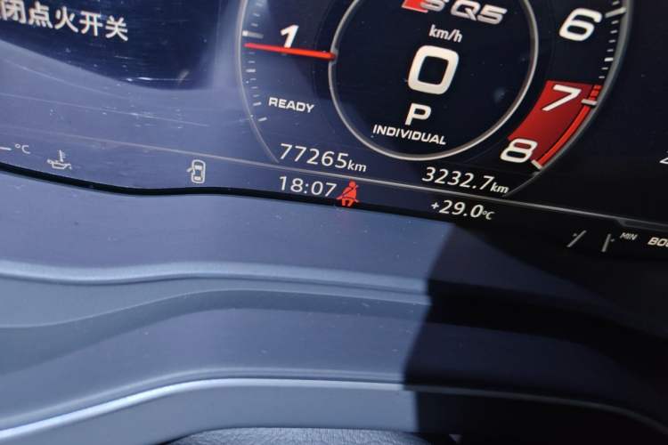 Used Audi Q5L 2020 45 TFSI Prestige Fashion Model Odometer Close Up