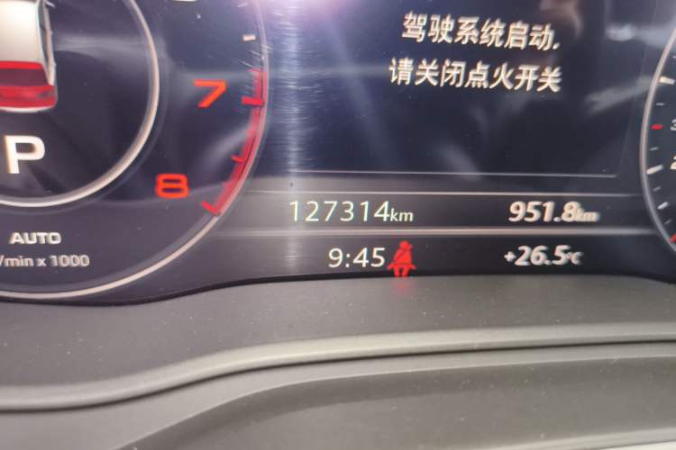 Used Audi Q5L 2020 45 TFSI Prestige Fashion Model Odometer Close Up