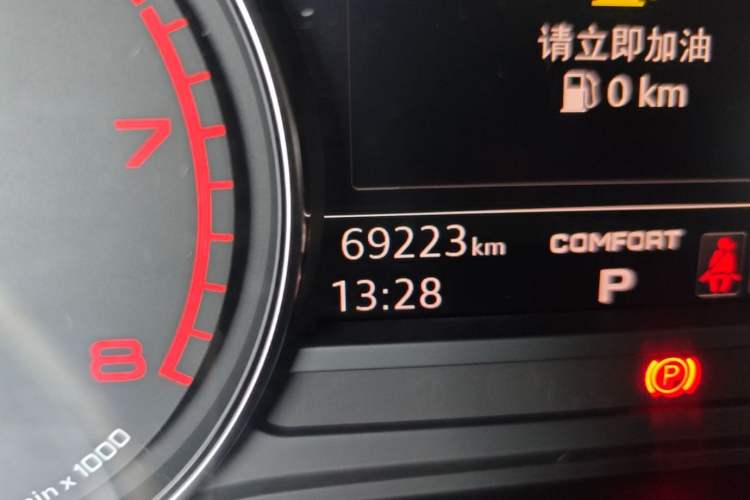 Used Audi Q5L 2020 40 TFSI Prestige Edition Odometer Close Up