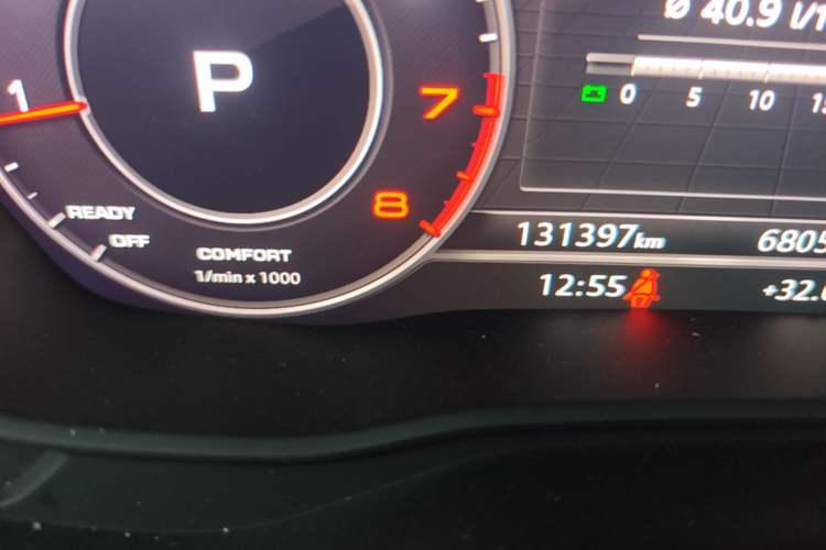 Used Audi Q5L 2020 45 TFSI Prestige Fashion Model Odometer Close Up
