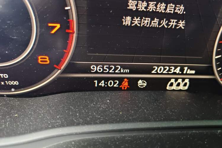 Used Audi Q5L 2020 45 TFSI Prestige Fashion Model Odometer Close Up
