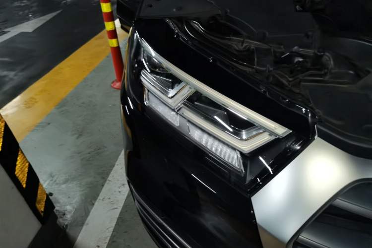 Used Audi Q5L 2020 Updated 40 TFSI Prestige Fashion Edition Right Front Headlight