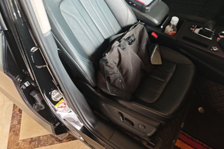 Used Audi Q5L 2020 Updated 40 TFSI Prestige Fashion Edition Right Front Seat