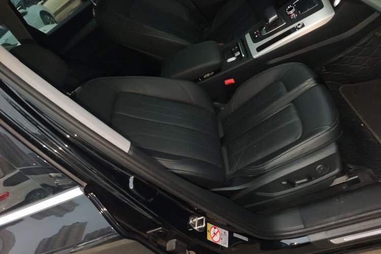 Used Audi Q5L 2020 Updated 40 TFSI Prestige Fashion Edition Right Front Seat