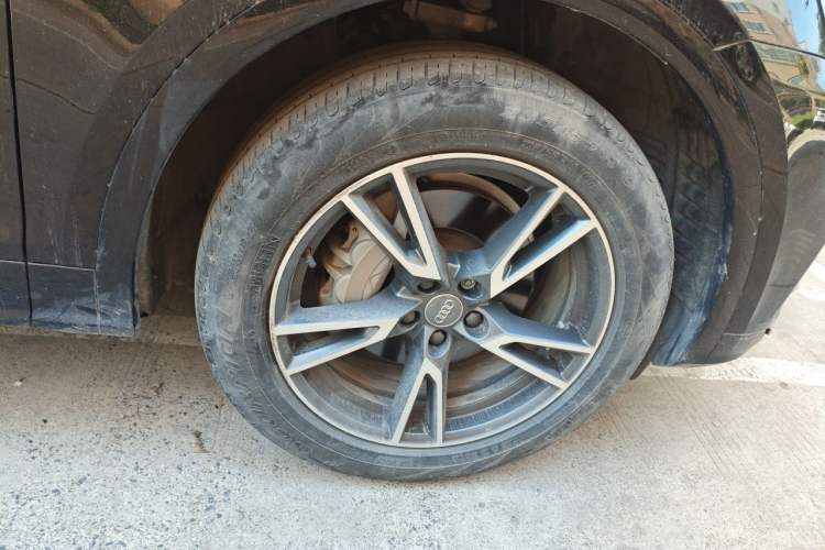 Used Audi Q5L 2020 Updated 40 TFSI Prestige Fashion Edition Right Front Wheel Hub