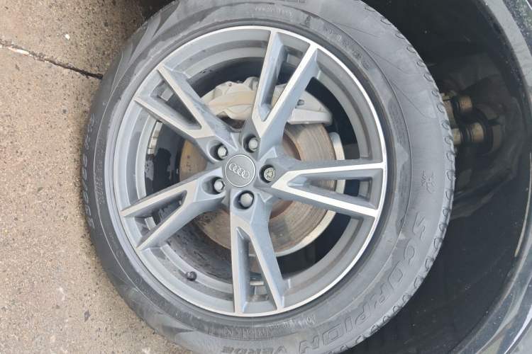 Used Audi Q5L 2020 Updated 40 TFSI Prestige Fashion Edition Right Front Wheel Hub