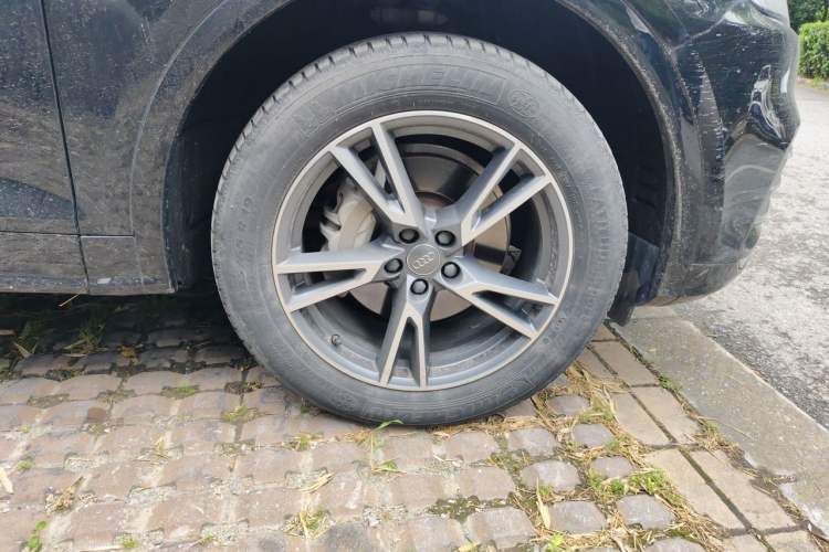 Used Audi Q5L 2020 Updated 40 TFSI Prestige Fashion Edition Right Front Wheel Hub