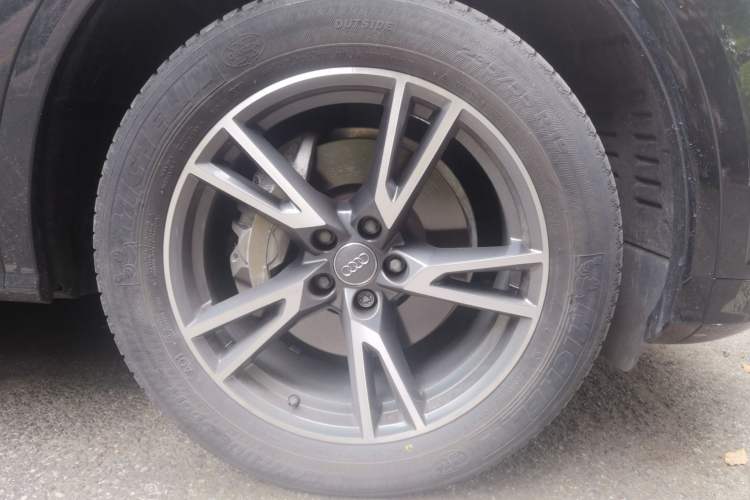Used Audi Q5L 2020 Updated 40 TFSI Prestige Fashion Edition Right Front Wheel Hub