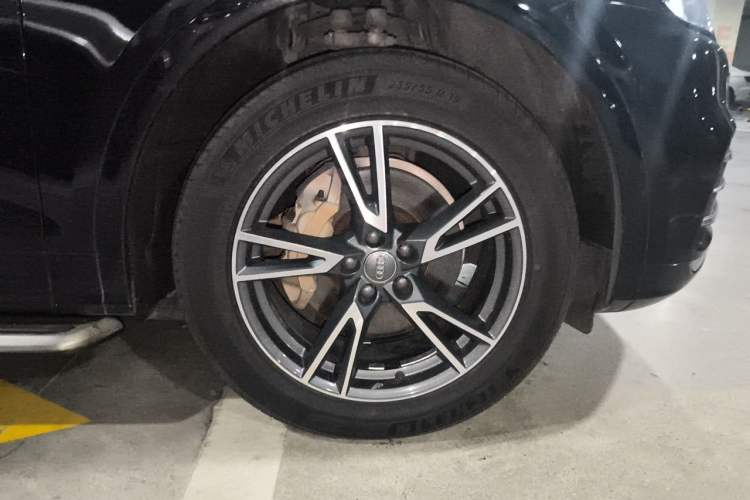 Used Audi Q5L 2020 Updated 40 TFSI Prestige Fashion Edition Right Front Wheel Hub
