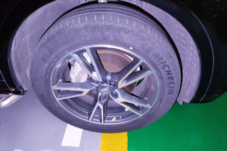 Used Audi Q5L 2020 Updated 40 TFSI Prestige Fashion Edition Right Front Wheel Hub