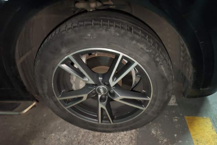 Used Audi Q5L 2020 Updated 40 TFSI Prestige Fashion Edition Right Front Wheel Hub