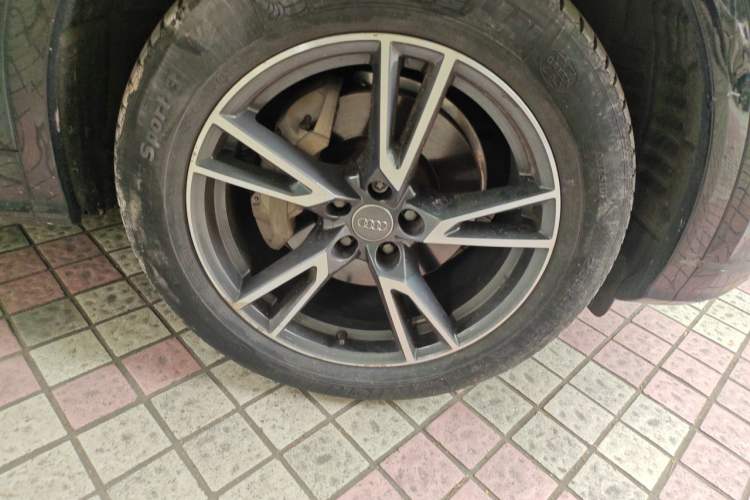 Used Audi Q5L 2020 Updated 40 TFSI Prestige Fashion Edition Right Front Wheel Hub