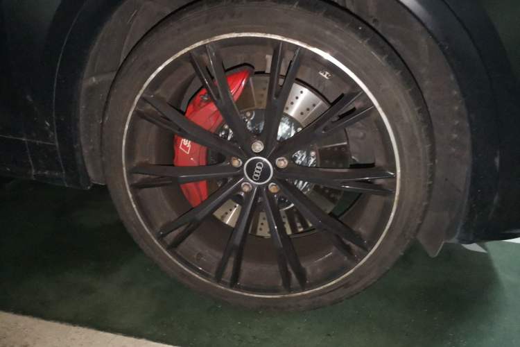 Used Audi Q5L 2020 Updated 40 TFSI Prestige Fashion Edition Right Front Wheel Hub