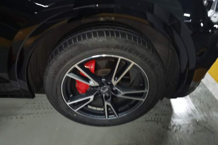 Used Audi Q5L 2020 Updated 40 TFSI Prestige Fashion Edition Right Front Wheel Hub