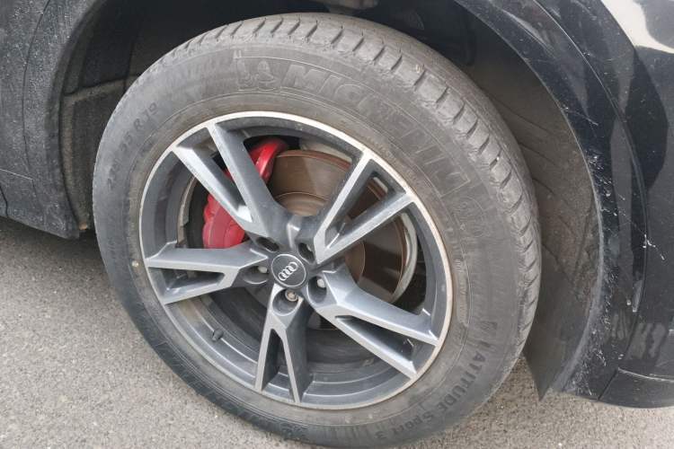 Used Audi Q5L 2020 Updated 40 TFSI Prestige Fashion Edition Right Front Wheel Hub
