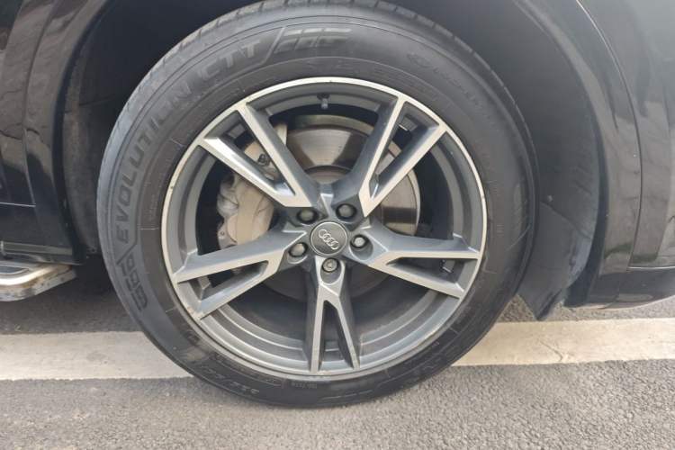 Used Audi Q5L 2020 Updated 40 TFSI Prestige Fashion Edition Right Front Wheel Hub