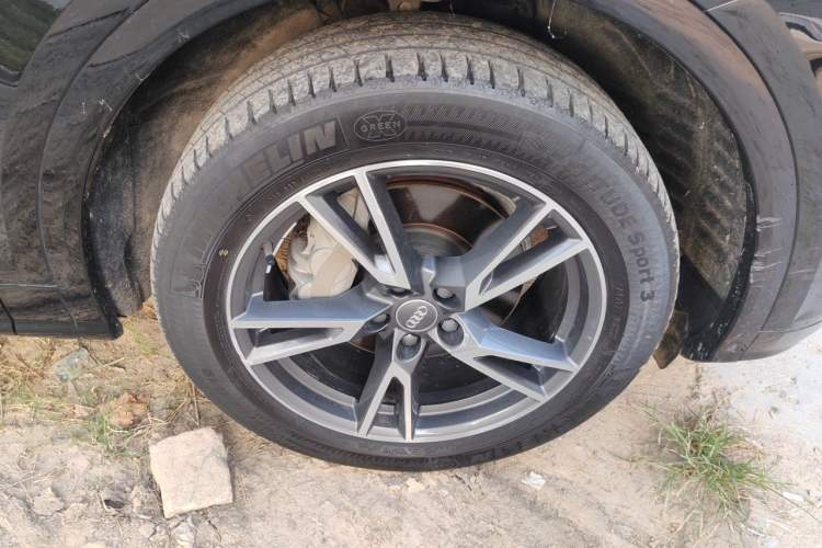 Used Audi Q5L 2020 Updated 40 TFSI Prestige Fashion Edition Right Front Wheel Hub