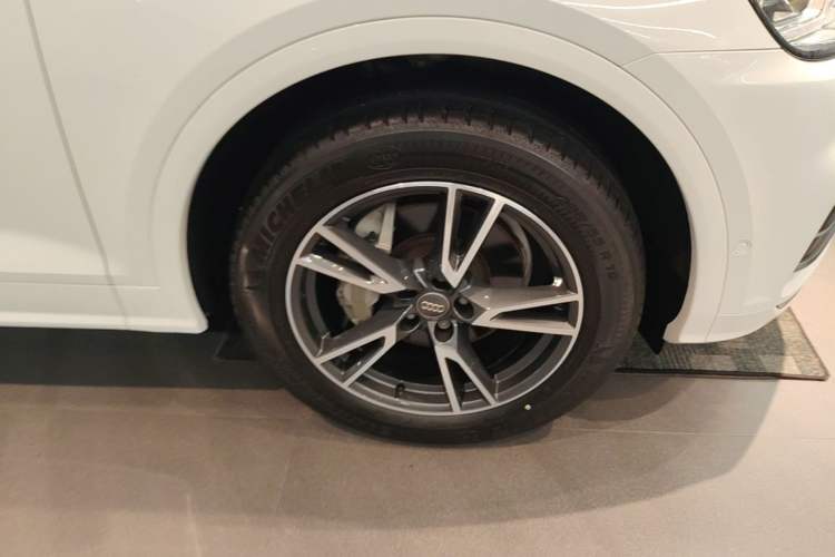 Used Audi Q5L 2020 45 TFSI Prestige Fashion Model Right Front Wheel Hub