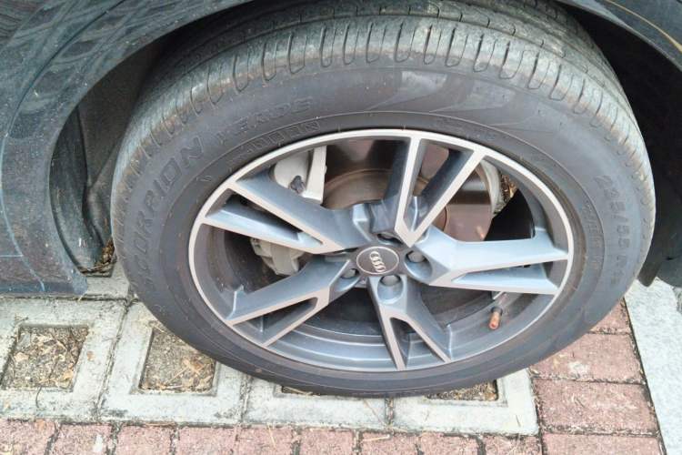 Used Audi Q5L 2020 Updated 40 TFSI Prestige Fashion Edition Right Front Wheel Hub