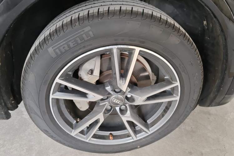 Used Audi Q5L 2020 Updated 40 TFSI Prestige Fashion Edition Right Front Wheel Hub